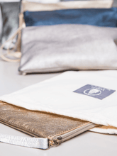 Load image into Gallery viewer, Metallic Leather Poshettes