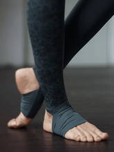 Load image into Gallery viewer, Dita Yoga Leggings With Foot Strap - Dark Olive