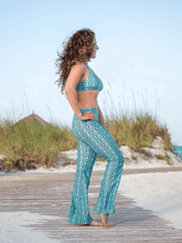 Load image into Gallery viewer, Flare Yoga Leggings - Amazon Print