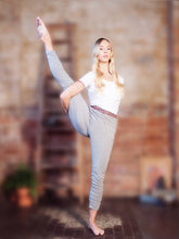Load image into Gallery viewer, Hidden Heat Cropped Leggings Grey