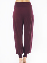 Load image into Gallery viewer, Yoga Pant Padmini - Mystic Red