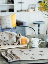 Load image into Gallery viewer, Napkins in Pure Linen - Honey Bee Collection