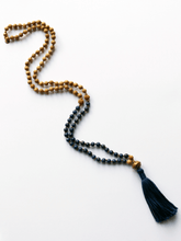 Load image into Gallery viewer, Sandalwood &amp; Lapis Mala