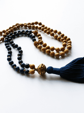 Load image into Gallery viewer, Sandalwood &amp; Lapis Mala