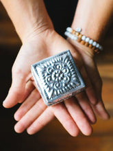 Load image into Gallery viewer, Traditional Offering Candle - Mini Guava